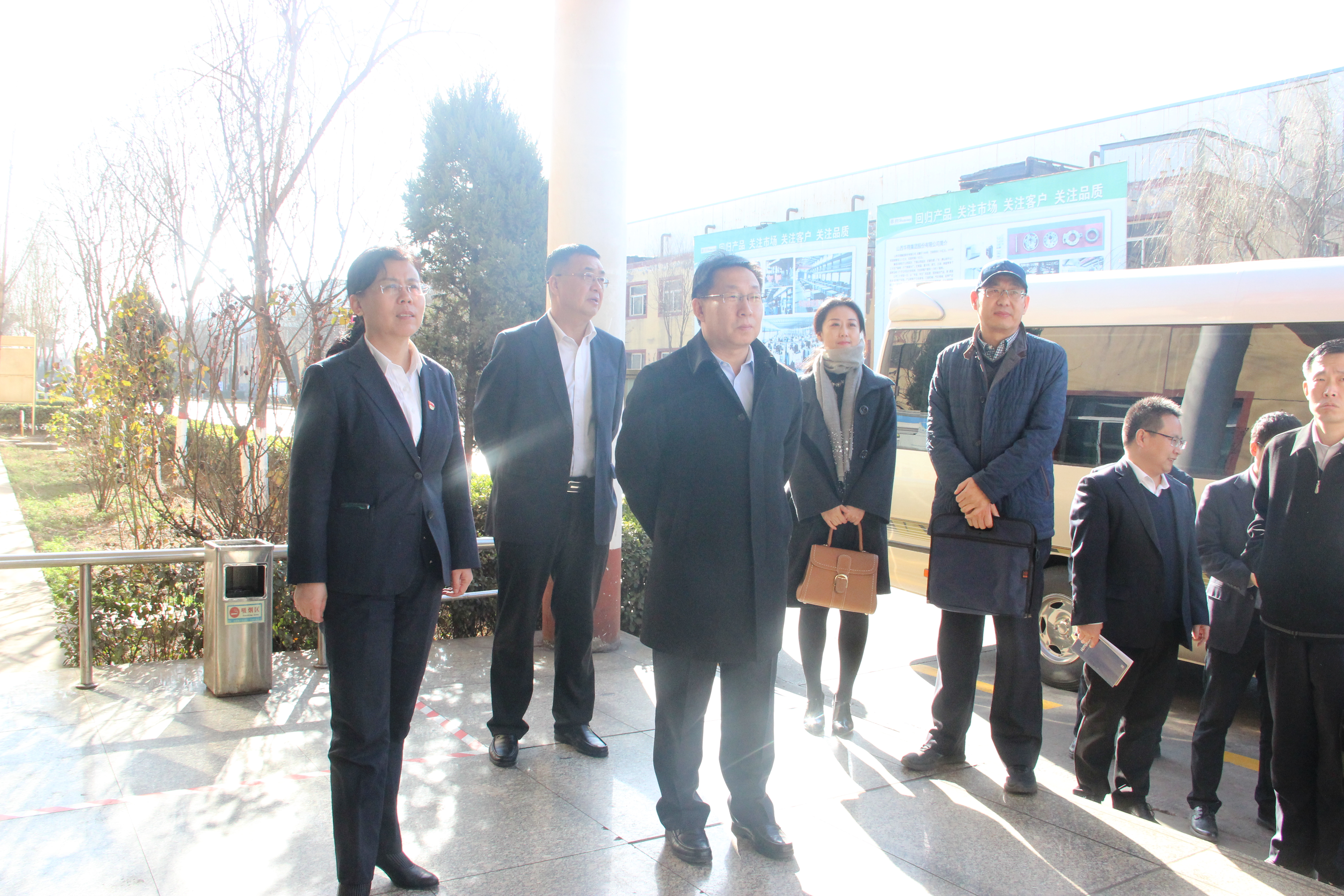 Hou junyi, vice President of shanxi branch of bank of China, and his delegation paid a visit